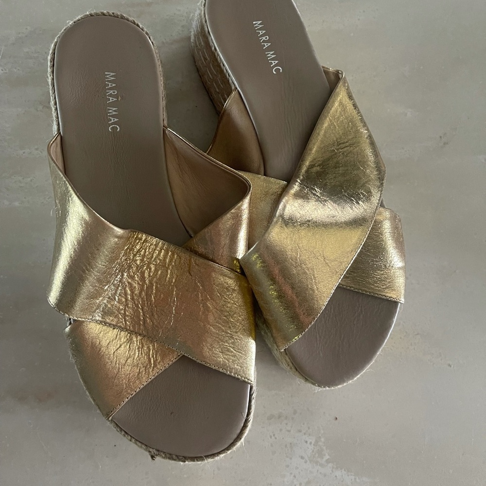 Mara Mac gold & tan wedges